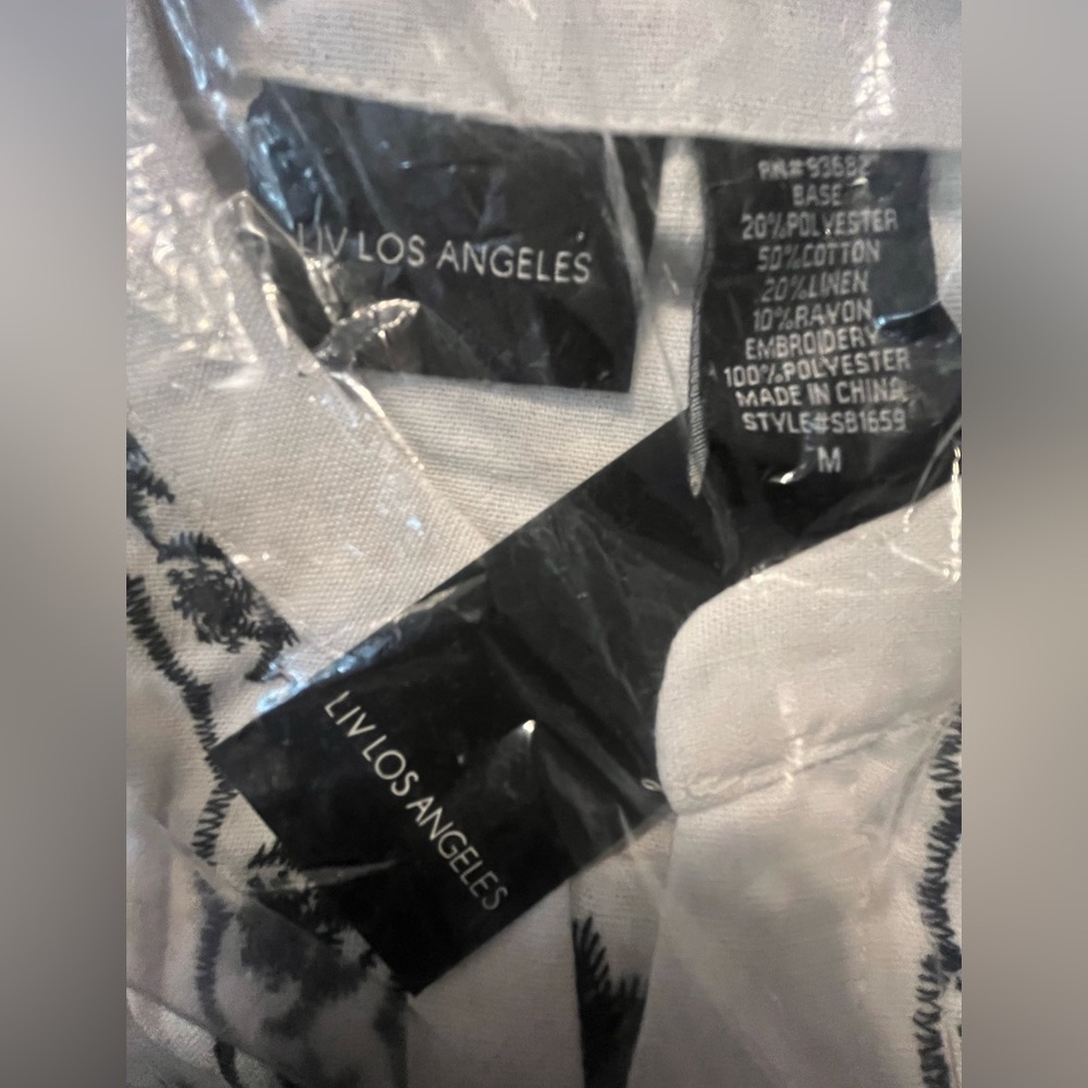 NWT LIV LOS ANGELES White Black Linen Blend Floral Embroidered Button-Up Shirt - Picture 8 of 9